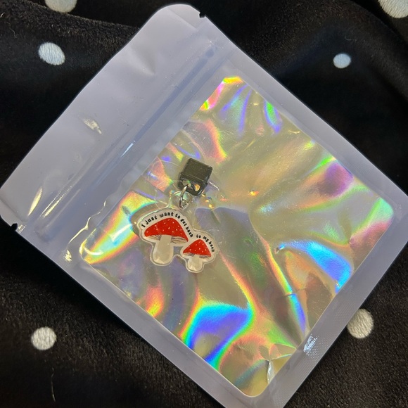 Kindle mushroom charm - Picture 1 of 2